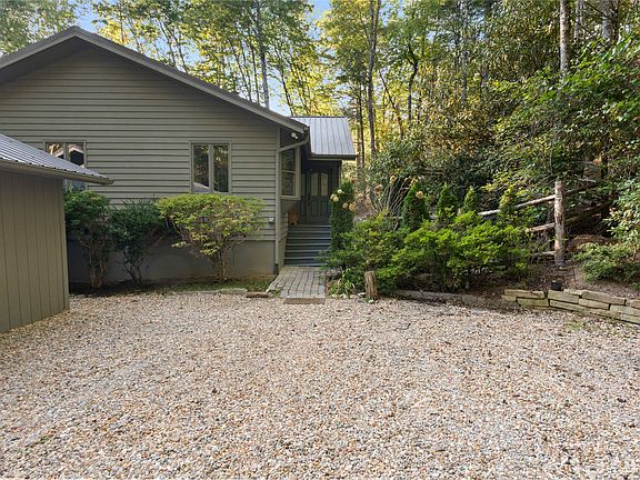 3rd image of 18 Horsepasture River Court