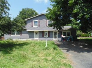 636 Embury Rd, Rochester, NY 14625