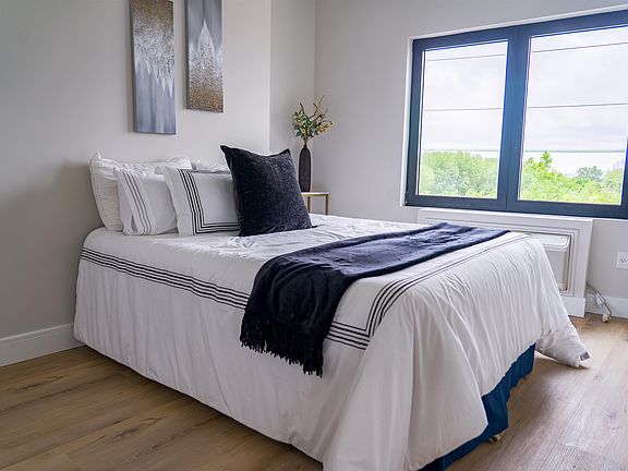 5th image of 439 Schuyler Ave #102