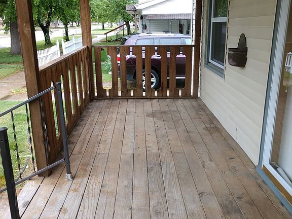 2. 212 S Millwood, Front Porch (1)