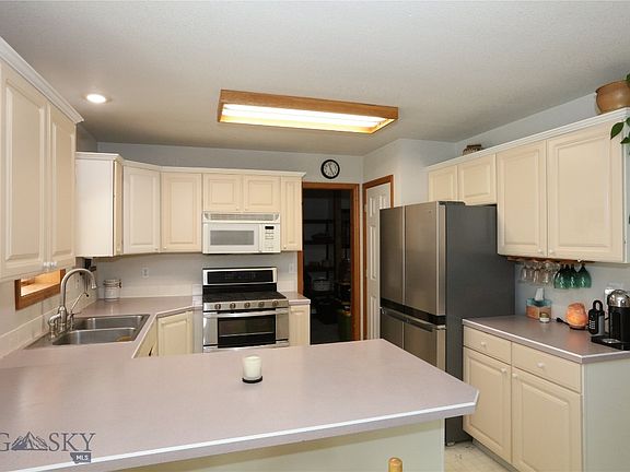 2nd image of 1128 Woodland Dr