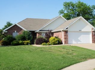 1305 E Jim McVay, Siloam Springs, AR 72761