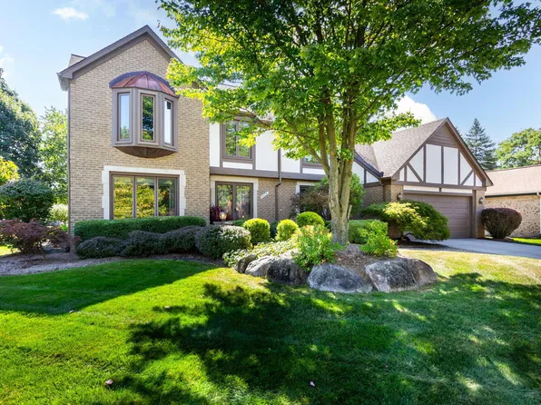 3273 Salem Dr, Rochester Hills, MI 48306