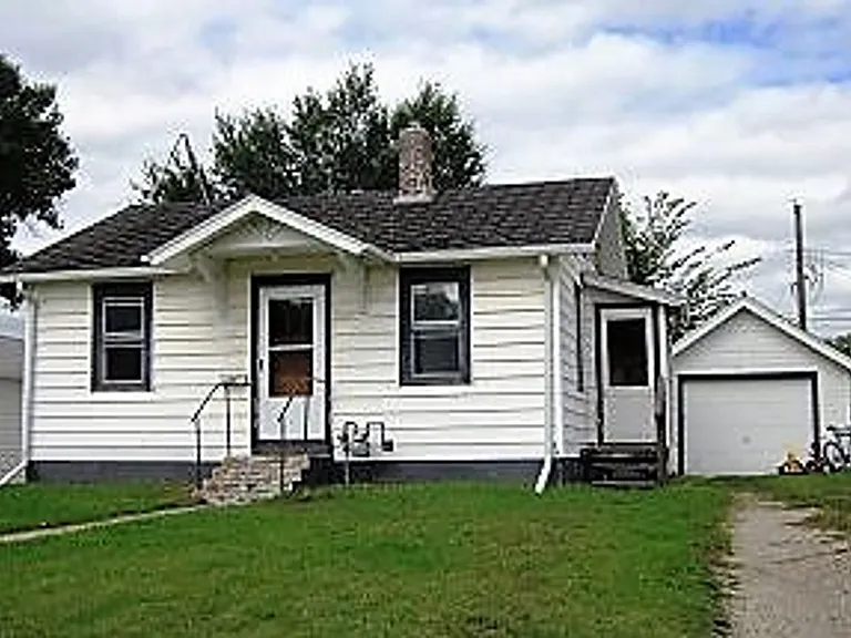 1033 2nd St SE — Photo 1