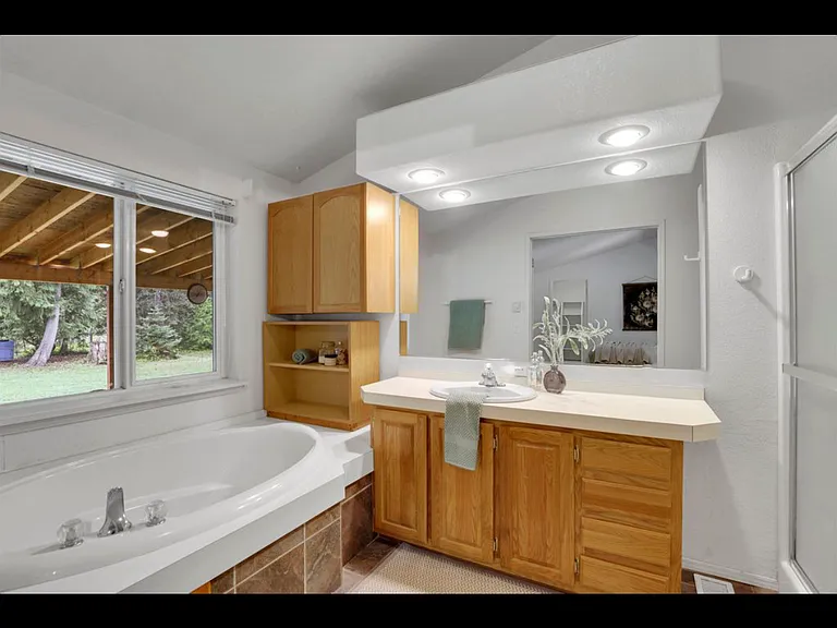 221 Harworth Rd — Photo 8