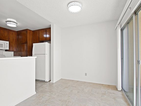 3rd image of 1050 Euclid St APT 103