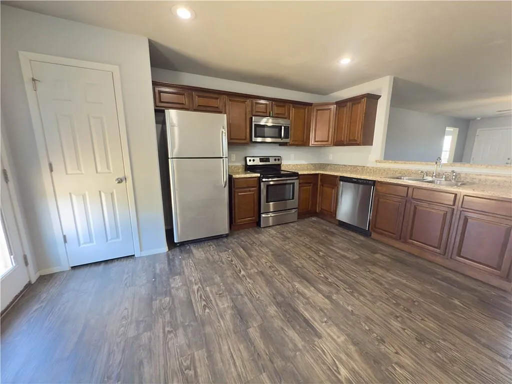 4 bed, 1524 sqft, $1,700 — Photo 4