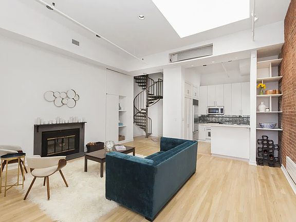 4th image of 426 W Broadway APT 6F