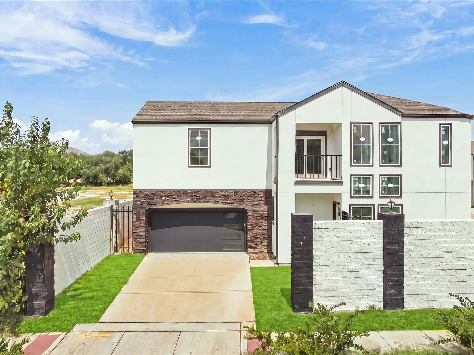 3 bed, 2.5 bath, 2109 sqft, $3,600 — Photo 2