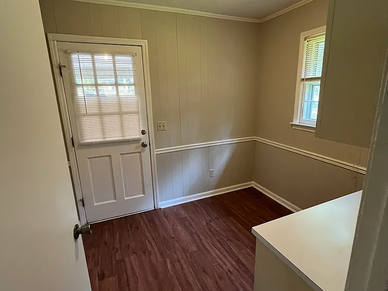 105 W Mockingbird Ln — Photo 5