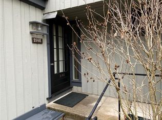 214 Heritage Vlg #E, Southbury, CT 06488
