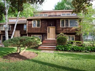 20 Douglas Rd, Glastonbury, CT 06033