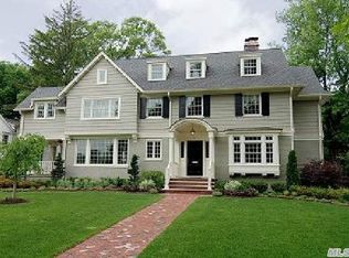 81 Greenlawn Rd, Huntington, NY 11743