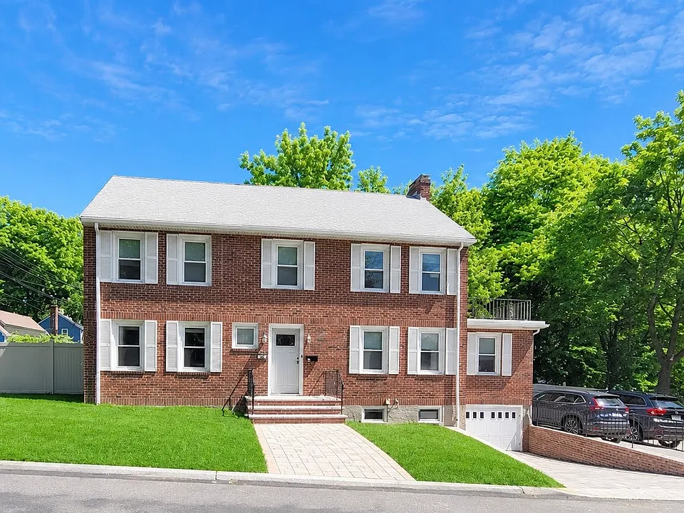 82 Arlmont St