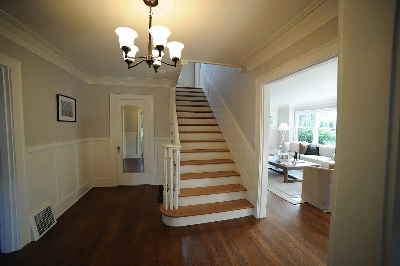 8 bed, 2.5 bath, 3370 sqft, $11,300 — Photo 2