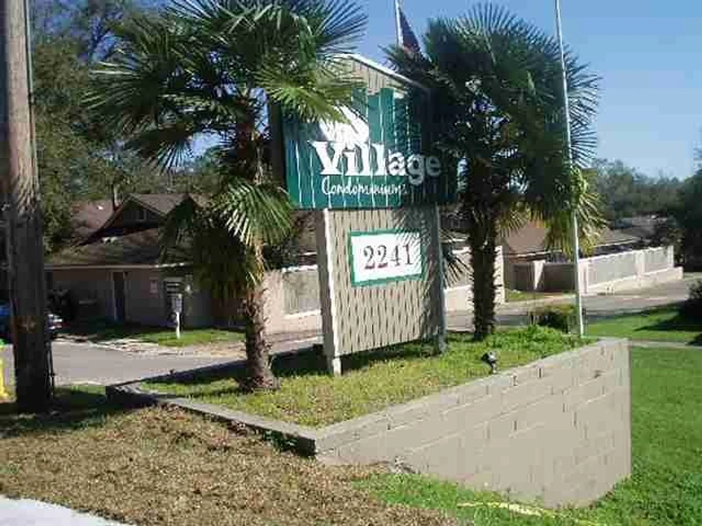2/1 Condo In The Villages Available Now! 1/2 Off 1st Month's Rent — Photo 2
