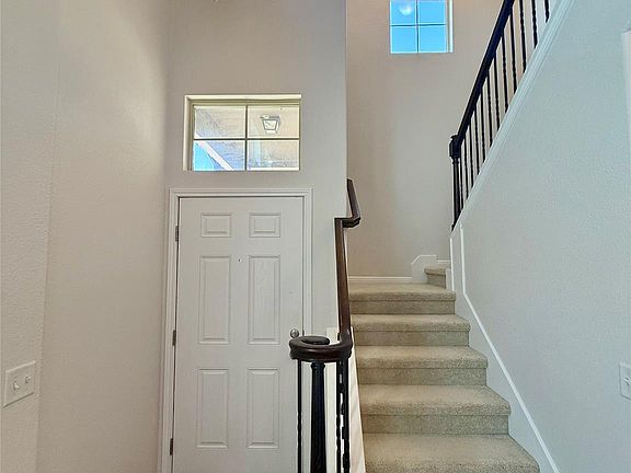 4th image of 907 Sleepy Dell Ln