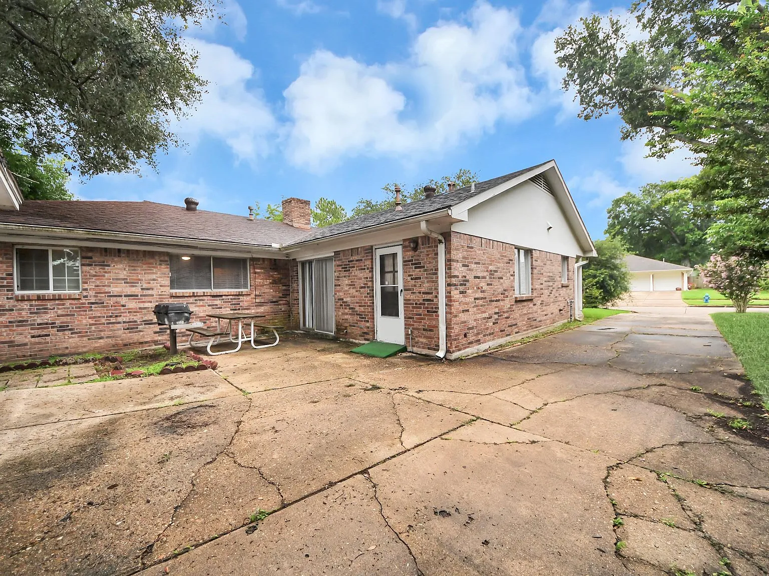 4 bed, 2.5 bath, 1801 sqft, $2,200 — Photo 4