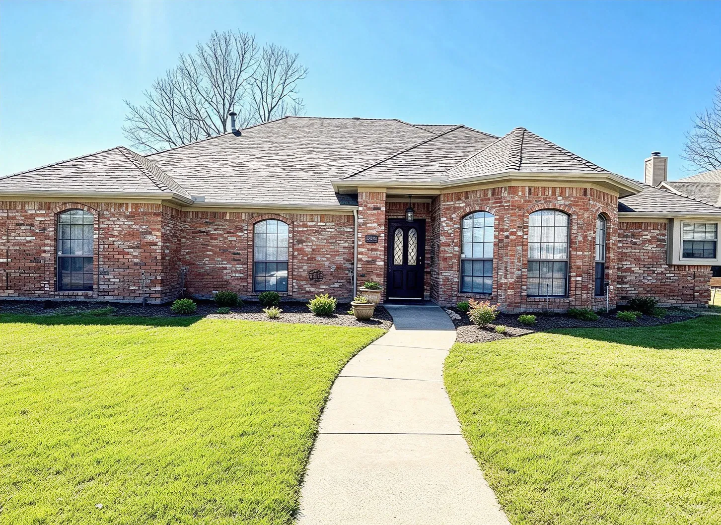 3 bed, 1969 sqft, $2,249 — Photo 1