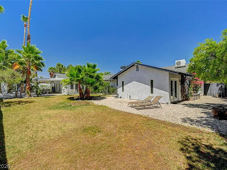 4153 Woodcrest Rd — Photo 52