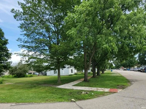 407 Kentucky St, Walkerton, IN 46574