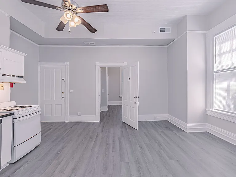 Victorian Village Apartments — Photo 24