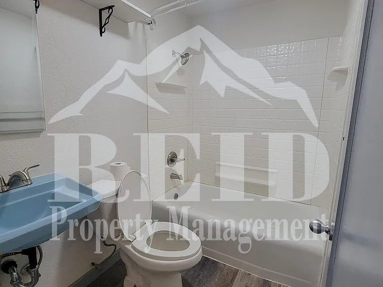 1212 Evans Ave W — Photo 7