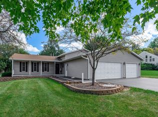 11703 Chatt Dr, Roscoe, IL 61073