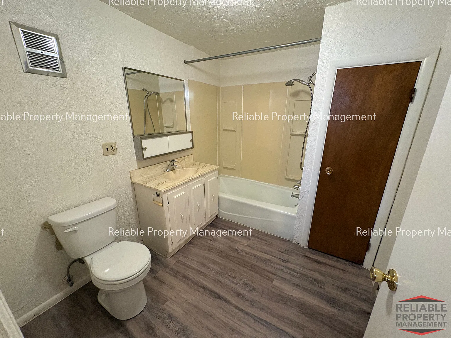 Studio, 100 sqft, $650 — Photo 2