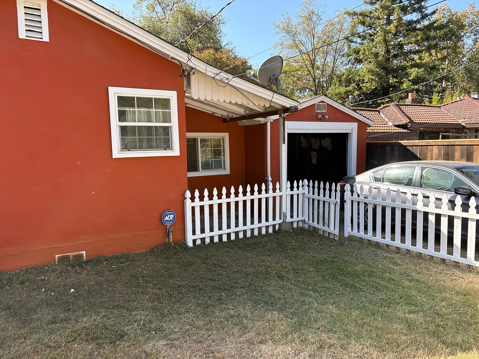 5032 Robertson Ave — Photo 3