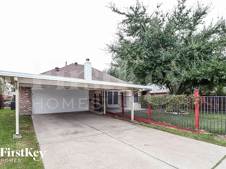 2210 Stillwater Dr — Photo 14