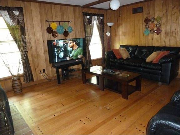 Cozy Den w/Fireplace