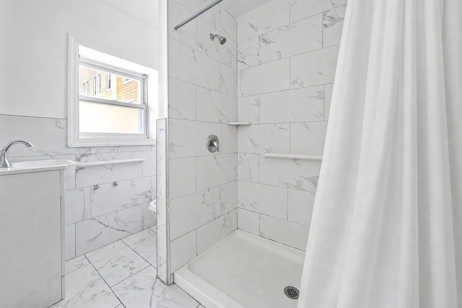 133-135 Saint James Place — Photo 4