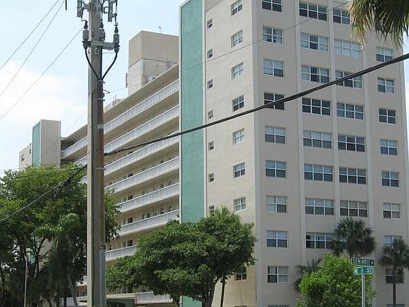 5th image of 551 Breakers Ave