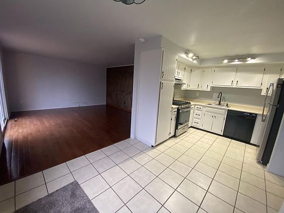 2nd image of 107 John St