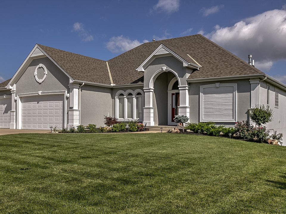 1st image of 272 SE Citadel Dr
