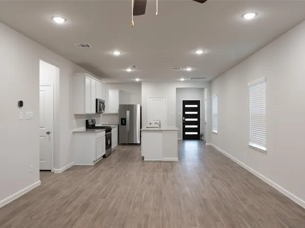 64 Valiant Ridge Trl, Magnolia, TX 77354