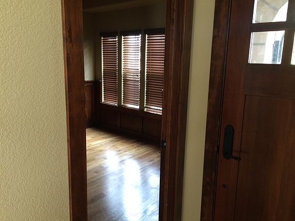 Den/Library/Guest bedroom