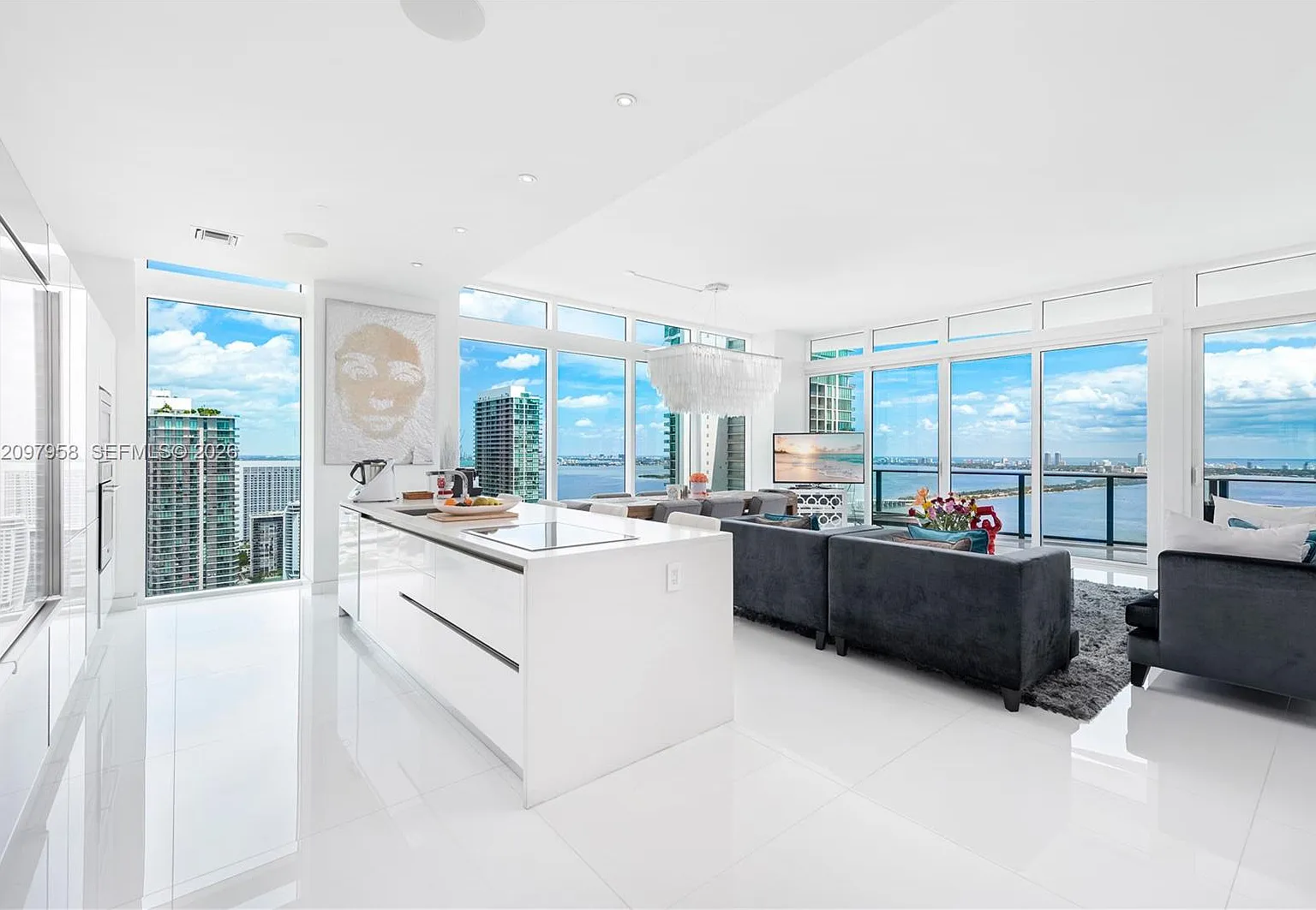 Icon Bay Condo — Photo 3