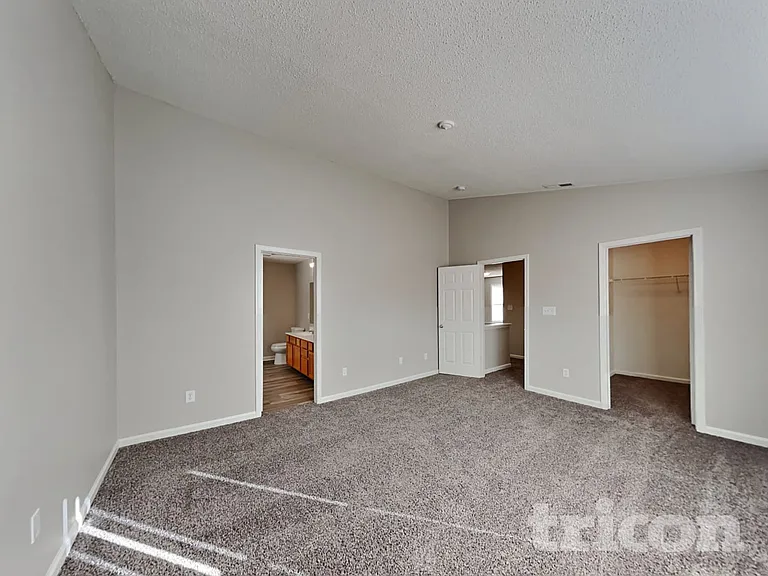 4279 Round Lake Bnd — Photo 7