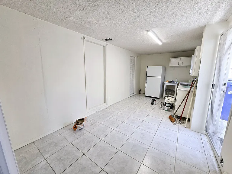18241 NE 20th Ave — Photo 5