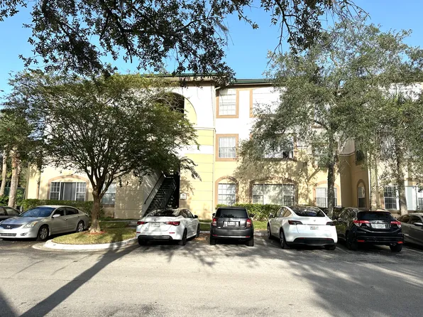 17114 Carrington Park Dr APT 220, Tampa, FL 33647