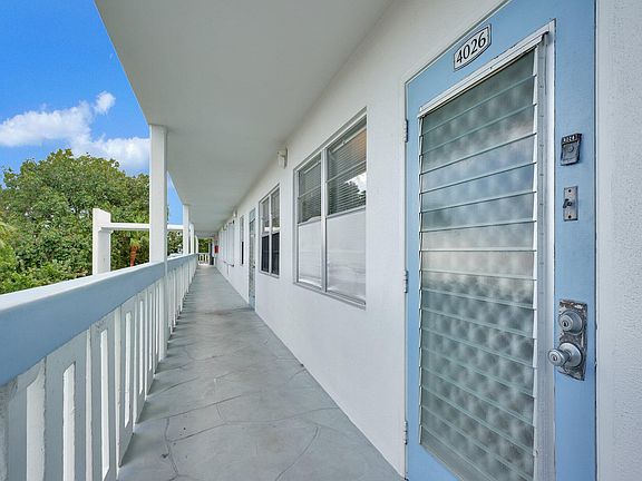 2nd image of 4026 Swansea B Crescent