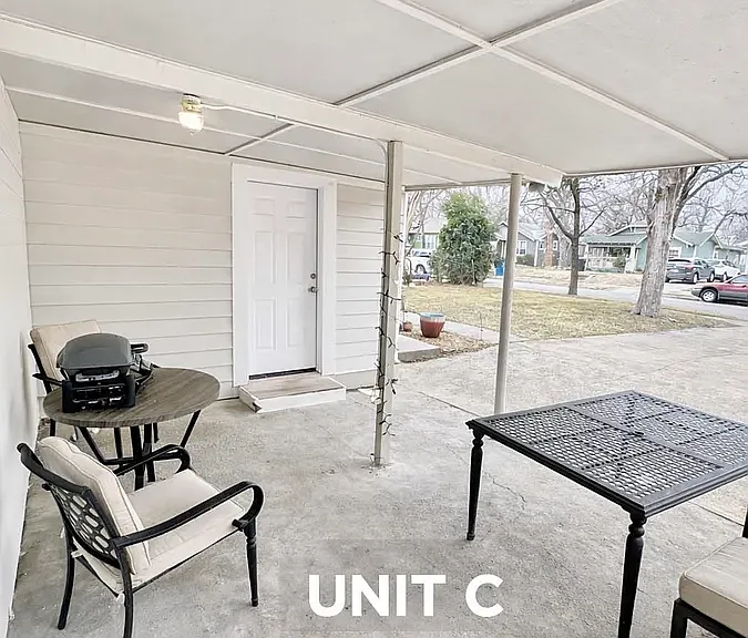928 S Windomere Ave #C — Photo 3