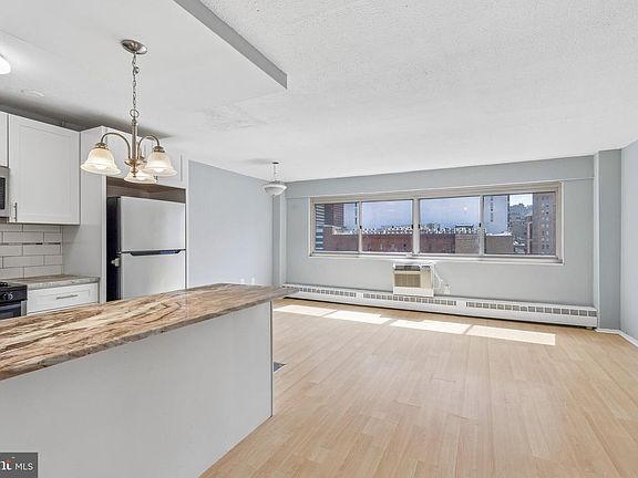 2nd image of 2101 Chestnut St APT 1008