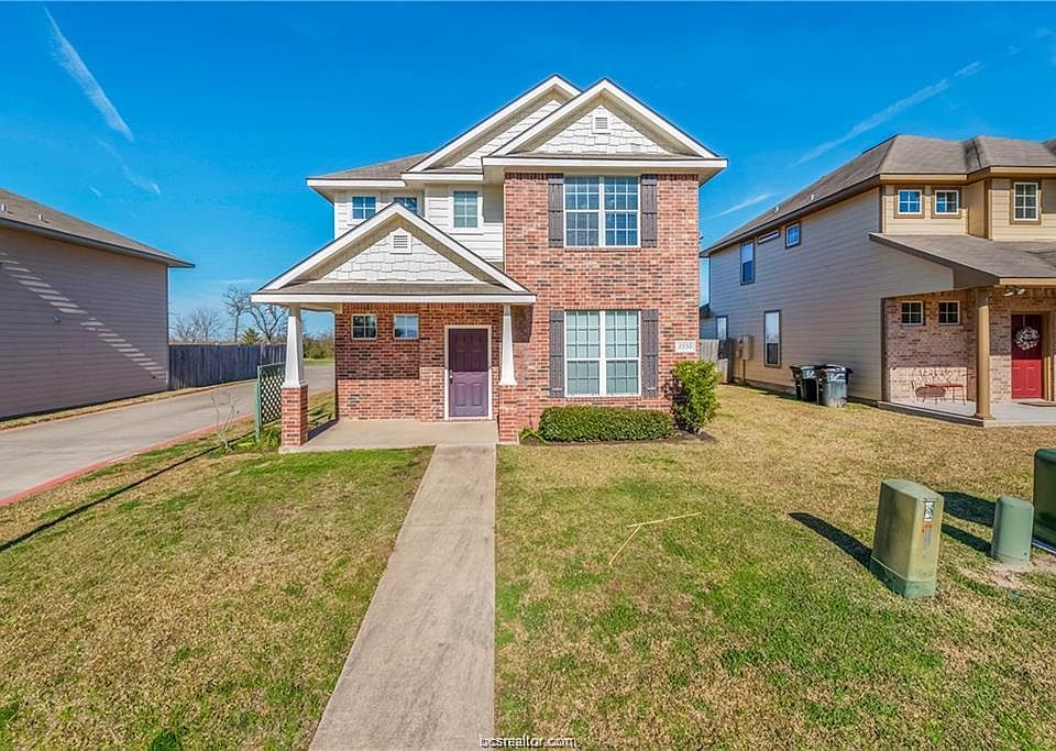 1st image of 2939 McLaren Dr