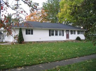 105 E Earl St, Chalmers, IN 47929