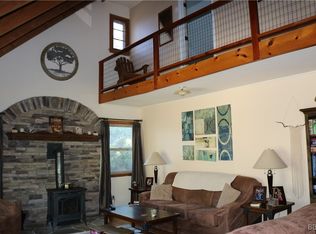 21 Holcomb Valley Rd, Fawnskin, CA 92333