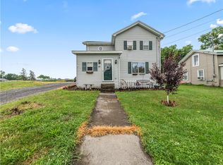 40 E River St, Waterloo, NY 13165