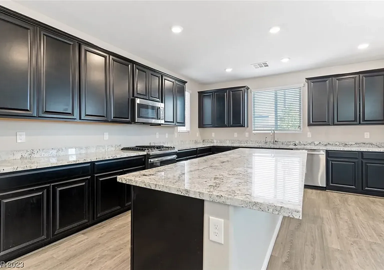 Modern 3Bed/3Bath/2Car Two story home located in North Las Vegas Home in Tule Springs — Photo 4